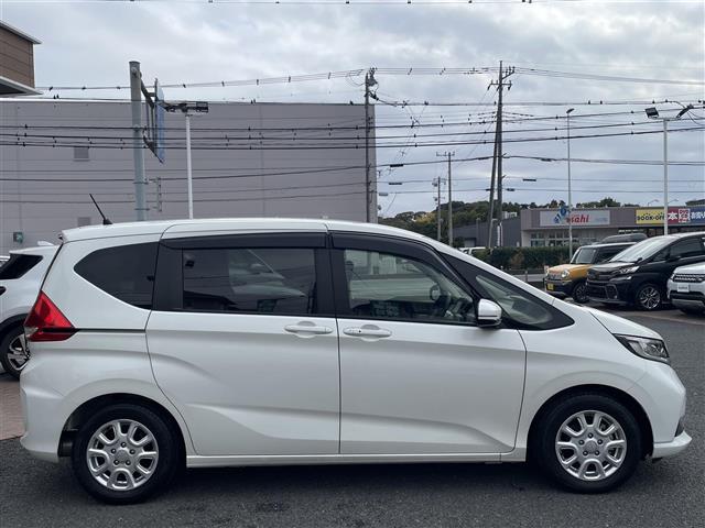 フリード Ｇ・ホンダセンシング　社外ナビ（Ｂｌｕｅｔｏｏｔｈ、ＣＤ、ＤＶＤ、フルセグＴＶ）／バックカメラ／ＥＴＣ／前ドラレコ／スペアキー／両側パワスラ／追従走行有クルコン／純正フロアマット／社外アルミ／ＬＥＤヘッド／ＵＳＢ入力端子（4枚目）