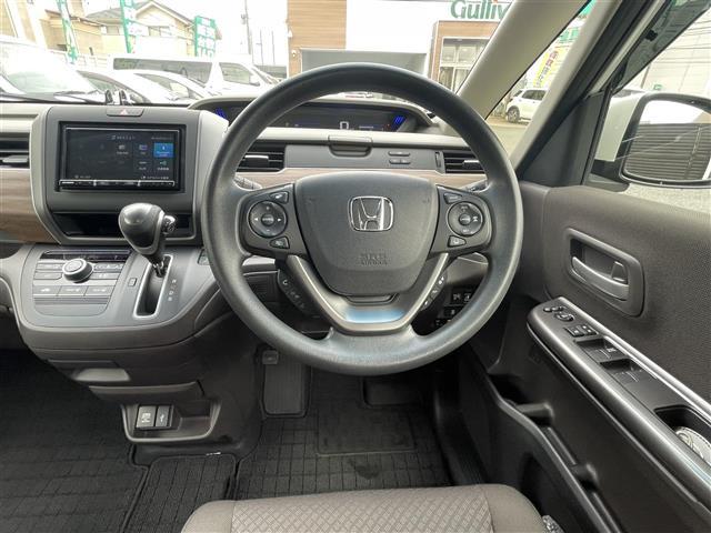 フリード Ｇ・ホンダセンシング　社外ナビ（Ｂｌｕｅｔｏｏｔｈ、ＣＤ、ＤＶＤ、フルセグＴＶ）／バックカメラ／ＥＴＣ／前ドラレコ／スペアキー／両側パワスラ／追従走行有クルコン／純正フロアマット／社外アルミ／ＬＥＤヘッド／ＵＳＢ入力端子（9枚目）