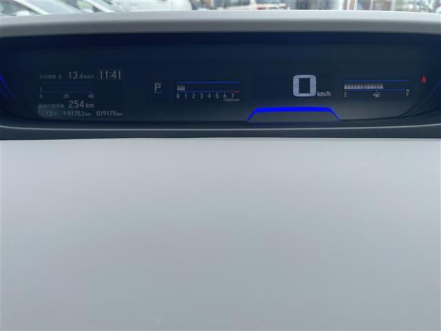 フリード Ｇ・ホンダセンシング　社外ナビ（Ｂｌｕｅｔｏｏｔｈ、ＣＤ、ＤＶＤ、フルセグＴＶ）／バックカメラ／ＥＴＣ／前ドラレコ／スペアキー／両側パワスラ／追従走行有クルコン／純正フロアマット／社外アルミ／ＬＥＤヘッド／ＵＳＢ入力端子（12枚目）