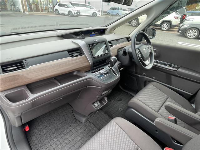 フリード Ｇ・ホンダセンシング　社外ナビ（Ｂｌｕｅｔｏｏｔｈ、ＣＤ、ＤＶＤ、フルセグＴＶ）／バックカメラ／ＥＴＣ／前ドラレコ／スペアキー／両側パワスラ／追従走行有クルコン／純正フロアマット／社外アルミ／ＬＥＤヘッド／ＵＳＢ入力端子（23枚目）