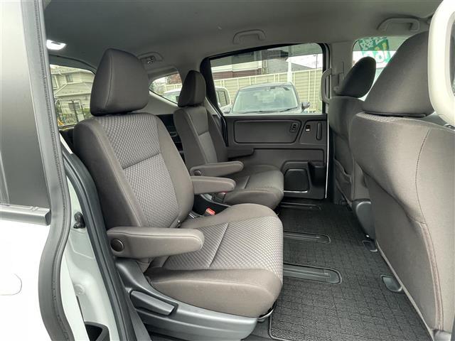 フリード Ｇ・ホンダセンシング　社外ナビ（Ｂｌｕｅｔｏｏｔｈ、ＣＤ、ＤＶＤ、フルセグＴＶ）／バックカメラ／ＥＴＣ／前ドラレコ／スペアキー／両側パワスラ／追従走行有クルコン／純正フロアマット／社外アルミ／ＬＥＤヘッド／ＵＳＢ入力端子（25枚目）