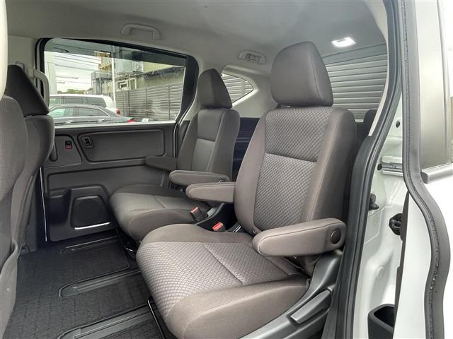 フリード Ｇ・ホンダセンシング　社外ナビ（Ｂｌｕｅｔｏｏｔｈ、ＣＤ、ＤＶＤ、フルセグＴＶ）／バックカメラ／ＥＴＣ／前ドラレコ／スペアキー／両側パワスラ／追従走行有クルコン／純正フロアマット／社外アルミ／ＬＥＤヘッド／ＵＳＢ入力端子（26枚目）