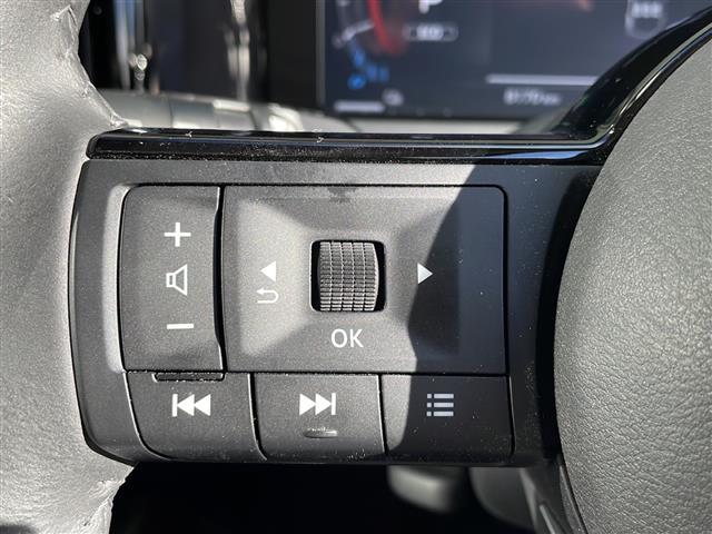 オーラ Ｇ　ワンオーナー　純正メモリナビ・ＦＭ／ＡＭ／Ｂｌｕｅｔｏｏｔｈ・フルセグテレビ　ＥＴＣ２．０　全周囲カメラ　バックカメラ　デジタルインナーミラー　ワイヤレス充電器　革巻きステアリング（10枚目）