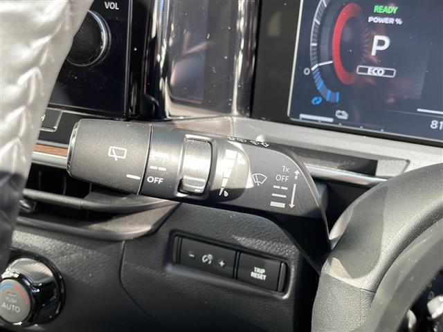 オーラ Ｇ　ワンオーナー　純正メモリナビ・ＦＭ／ＡＭ／Ｂｌｕｅｔｏｏｔｈ・フルセグテレビ　ＥＴＣ２．０　全周囲カメラ　バックカメラ　デジタルインナーミラー　ワイヤレス充電器　革巻きステアリング（12枚目）