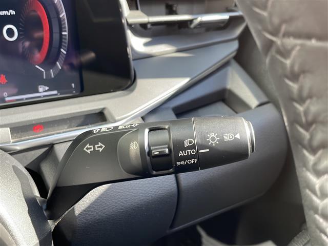 オーラ Ｇ　ワンオーナー　純正メモリナビ・ＦＭ／ＡＭ／Ｂｌｕｅｔｏｏｔｈ・フルセグテレビ　ＥＴＣ２．０　全周囲カメラ　バックカメラ　デジタルインナーミラー　ワイヤレス充電器　革巻きステアリング（13枚目）