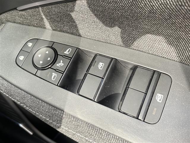 オーラ Ｇ　ワンオーナー　純正メモリナビ・ＦＭ／ＡＭ／Ｂｌｕｅｔｏｏｔｈ・フルセグテレビ　ＥＴＣ２．０　全周囲カメラ　バックカメラ　デジタルインナーミラー　ワイヤレス充電器　革巻きステアリング（15枚目）