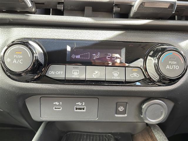 オーラ Ｇ　ワンオーナー　純正メモリナビ・ＦＭ／ＡＭ／Ｂｌｕｅｔｏｏｔｈ・フルセグテレビ　ＥＴＣ２．０　全周囲カメラ　バックカメラ　デジタルインナーミラー　ワイヤレス充電器　革巻きステアリング（17枚目）