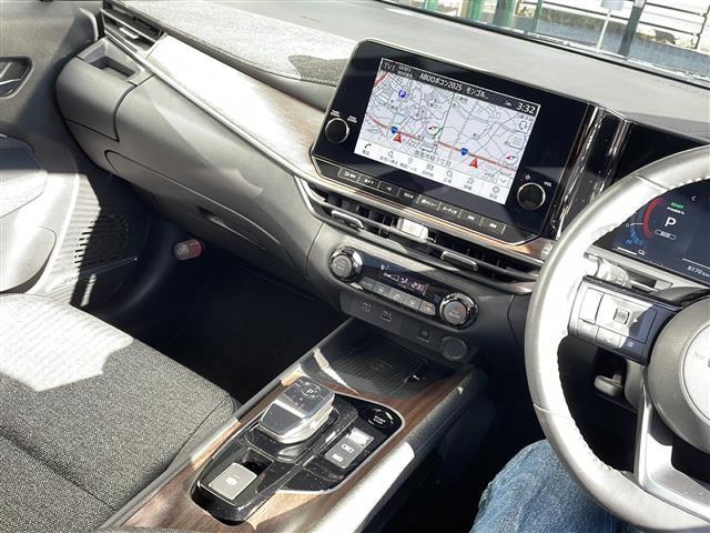 オーラ Ｇ　ワンオーナー　純正メモリナビ・ＦＭ／ＡＭ／Ｂｌｕｅｔｏｏｔｈ・フルセグテレビ　ＥＴＣ２．０　全周囲カメラ　バックカメラ　デジタルインナーミラー　ワイヤレス充電器　革巻きステアリング（19枚目）