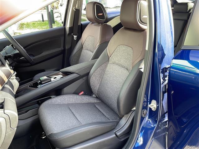 オーラ Ｇ　ワンオーナー　純正メモリナビ・ＦＭ／ＡＭ／Ｂｌｕｅｔｏｏｔｈ・フルセグテレビ　ＥＴＣ２．０　全周囲カメラ　バックカメラ　デジタルインナーミラー　ワイヤレス充電器　革巻きステアリング（26枚目）