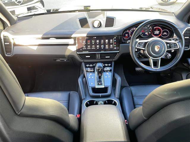 カイエン プラチナエディション　純正メモリナビ・ＦＭ／ＡＭ／Ｂｌｕｅｔｏｏｔｈ　ＥＴＣ　ドライブレコーダー　バックカメラ　ガラスルーフ　クルーズコントロール　盗難防止装置　革巻きステアリング　ステアリングリモコン（2枚目）
