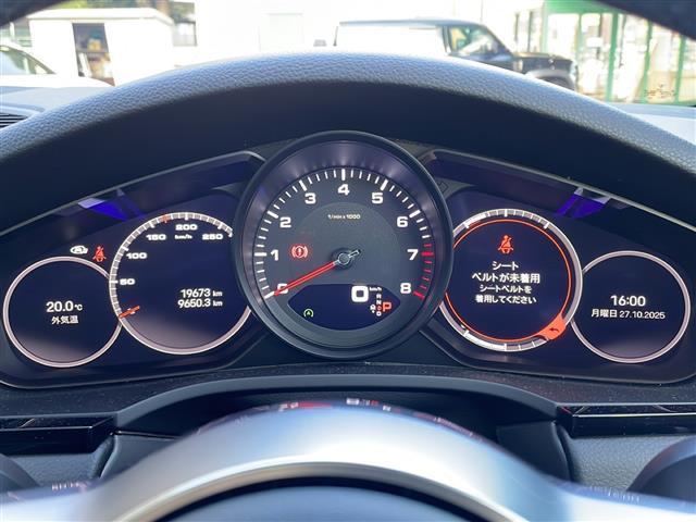 カイエン プラチナエディション　純正メモリナビ・ＦＭ／ＡＭ／Ｂｌｕｅｔｏｏｔｈ　ＥＴＣ　ドライブレコーダー　バックカメラ　ガラスルーフ　クルーズコントロール　盗難防止装置　革巻きステアリング　ステアリングリモコン（8枚目）