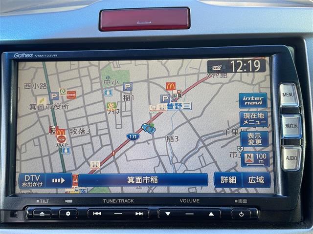 フリード G エアロ 純正メモリナビ AM/FM/CD/DVD/Bluetooth フルセグテレビ フリップダウンモニター バックカメラ ビルトインETC 横滑り防止装置 盗難防止装置 片側パワースライドドア ドアバイザー(4枚目)