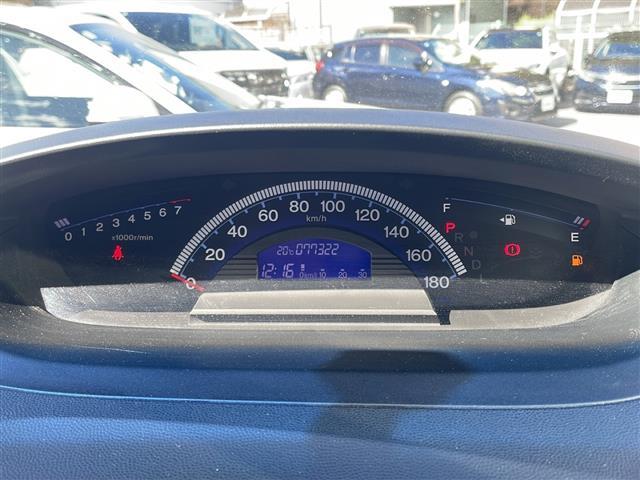 フリード G エアロ 純正メモリナビ AM/FM/CD/DVD/Bluetooth フルセグテレビ フリップダウンモニター バックカメラ ビルトインETC 横滑り防止装置 盗難防止装置 片側パワースライドドア ドアバイザー(9枚目)