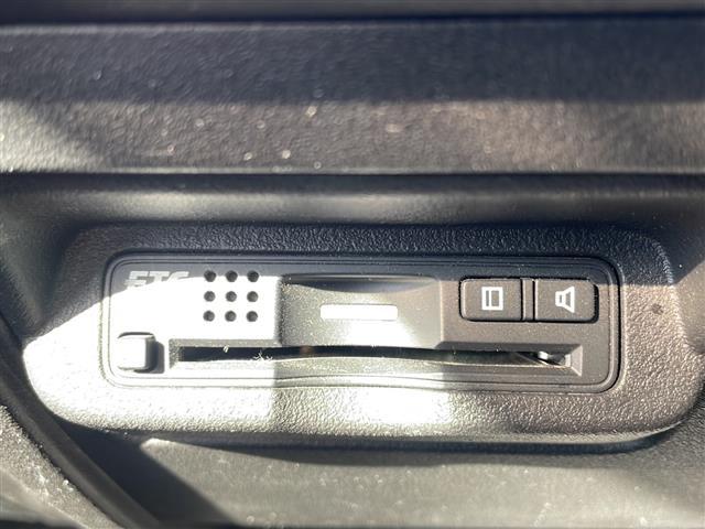 フリード G エアロ 純正メモリナビ AM/FM/CD/DVD/Bluetooth フルセグテレビ フリップダウンモニター バックカメラ ビルトインETC 横滑り防止装置 盗難防止装置 片側パワースライドドア ドアバイザー(19枚目)