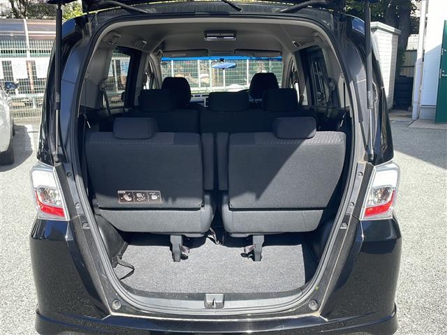 フリード G エアロ 純正メモリナビ AM/FM/CD/DVD/Bluetooth フルセグテレビ フリップダウンモニター バックカメラ ビルトインETC 横滑り防止装置 盗難防止装置 片側パワースライドドア ドアバイザー(27枚目)