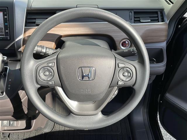 フリード Ｇ・ホンダセンシング　ワンオーナー　純正メモリナビ　ＡＭ　ＦＭ　Ｂｌｕｅｔｏｏｔｈ　フルセグテレビ　バックカメラ　ビルトインＥＴＣ　ドライブレコーダー　クルーズコントロール　衝突軽減ブレーキ　レーンキープアシスト（3枚目）