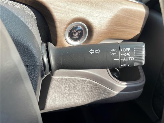 フリード Ｇ・ホンダセンシング　ワンオーナー　純正メモリナビ　ＡＭ　ＦＭ　Ｂｌｕｅｔｏｏｔｈ　フルセグテレビ　バックカメラ　ビルトインＥＴＣ　ドライブレコーダー　クルーズコントロール　衝突軽減ブレーキ　レーンキープアシスト（11枚目）