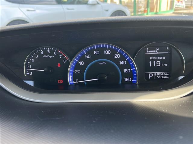 【スピードメーター】メーターがシンプルで見やすく運転しやすいですね。