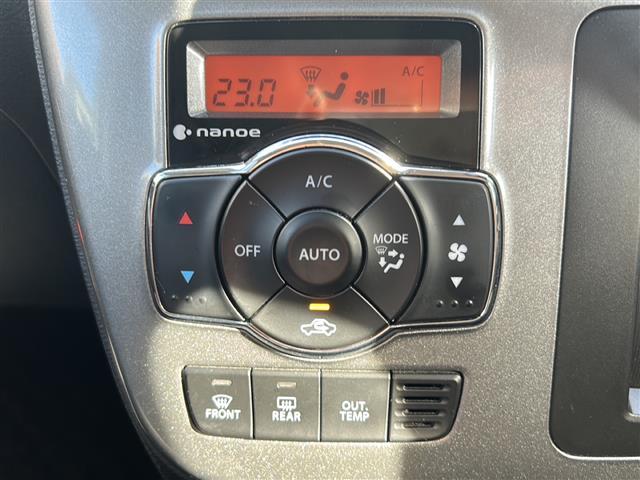 【オートエアコン】車内温度を感知して自動で温度調整をしてくれるのでいつでも快適な車内空間を創り上げます。