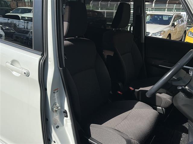 【運転席】座り心地が良いシートなので長時間の運転でも快適にお過ごしいただけます。新品のフロアマットのご注文も可能です。掲載箇所以外にご希望の写真がございましたらお気軽にお問い合わせ下さい。