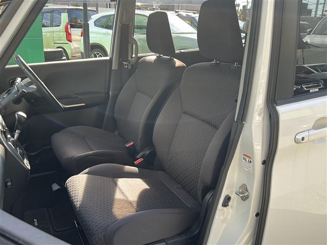 【助手席】きれいな助手席なので家族や友だちに乗ってもらっても安心です。