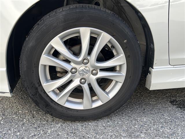 【純正アルミホイール】純正の専用アルミホイールが足元を飾ります！ＩＤＯＭでは、社外アルミホイールや、スタッドレスタイヤも取扱いしております。ぜひご相談ください。