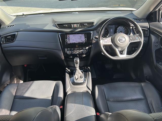 エクストレイル ２０Ｘｉ　Ｖセレクション　ワンオーナー　純正ナビ　フルセグテレビ　ＢＴオーディオ　ＣＤ／ＤＶＤ　全方位カメラ　前席パワーシート　全席シートヒーター　パワーバックドア　ＥＴＣ　ＬＥＤヘッドライト　純正１８インチＡＷ　スペアキー（2枚目）