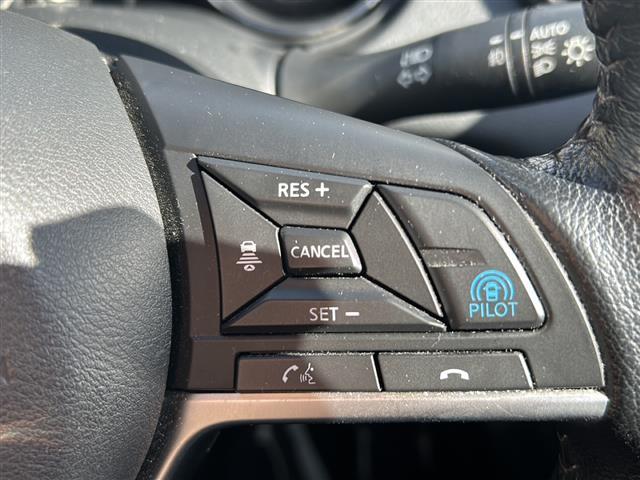 エクストレイル ２０Ｘｉ　Ｖセレクション　ワンオーナー　純正ナビ　フルセグテレビ　ＢＴオーディオ　ＣＤ／ＤＶＤ　全方位カメラ　前席パワーシート　全席シートヒーター　パワーバックドア　ＥＴＣ　ＬＥＤヘッドライト　純正１８インチＡＷ　スペアキー（11枚目）