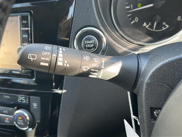 エクストレイル ２０Ｘｉ　Ｖセレクション　ワンオーナー　純正ナビ　フルセグテレビ　ＢＴオーディオ　ＣＤ／ＤＶＤ　全方位カメラ　前席パワーシート　全席シートヒーター　パワーバックドア　ＥＴＣ　ＬＥＤヘッドライト　純正１８インチＡＷ　スペアキー（12枚目）