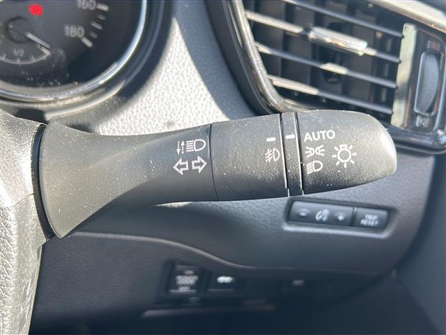 エクストレイル ２０Ｘｉ　Ｖセレクション　ワンオーナー　純正ナビ　フルセグテレビ　ＢＴオーディオ　ＣＤ／ＤＶＤ　全方位カメラ　前席パワーシート　全席シートヒーター　パワーバックドア　ＥＴＣ　ＬＥＤヘッドライト　純正１８インチＡＷ　スペアキー（13枚目）