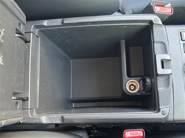 エクストレイル ２０Ｘｉ　Ｖセレクション　ワンオーナー　純正ナビ　フルセグテレビ　ＢＴオーディオ　ＣＤ／ＤＶＤ　全方位カメラ　前席パワーシート　全席シートヒーター　パワーバックドア　ＥＴＣ　ＬＥＤヘッドライト　純正１８インチＡＷ　スペアキー（19枚目）