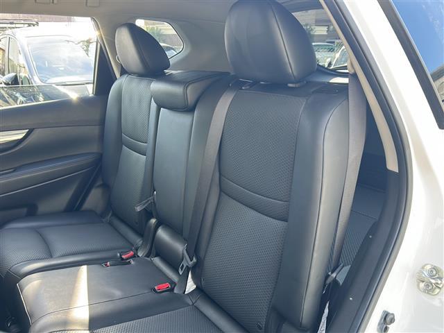 エクストレイル ２０Ｘｉ　Ｖセレクション　ワンオーナー　純正ナビ　フルセグテレビ　ＢＴオーディオ　ＣＤ／ＤＶＤ　全方位カメラ　前席パワーシート　全席シートヒーター　パワーバックドア　ＥＴＣ　ＬＥＤヘッドライト　純正１８インチＡＷ　スペアキー（30枚目）