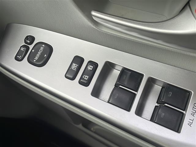 プリウスアルファ Ｓツーリングセレクション　純正ＨＤＤナビ　ＢＴオーディオ　フルセグテレビ　ＣＤ／ＤＶＤ　バックカメラ　ＬＥＤヘッドライト　オートライト　フォグランプ　革巻きステアリング　ステアリングスイッチ　ドライブモードセレクト　純正ＡＷ（17枚目）