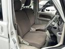 【運転席】座り心地が良いシートなので長時間の運転でも快適にお過ごしいただけます。新品のフロアマットのご注文も可能です。掲載箇所以外にご希望の写真がございましたらお気軽にお問い合わせ下さい。