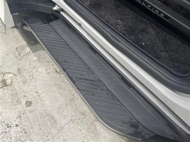 ヴェルファイアハイブリッド Z プレミア 純正デジタルインナーミラー/純正ユニバーサルステップ/トヨタセーフティーセンス/純正ナビ/アイドリングストップ/電子パーキング/ステアリングヒーター/パワーシート/エアシート/LEDヘッドライト(10枚目)