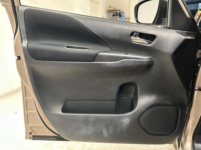 セレナ XV 衝突軽減ブレーキ/レーンキープアシスト/ブラインドスポットモニター/クリアランスソナー/標識認識機能/純正ナビ/アラウンドビューモニター/ETC/前後ドラレコ/純正フリップダウンモニター/両側パワスラ(52枚目)