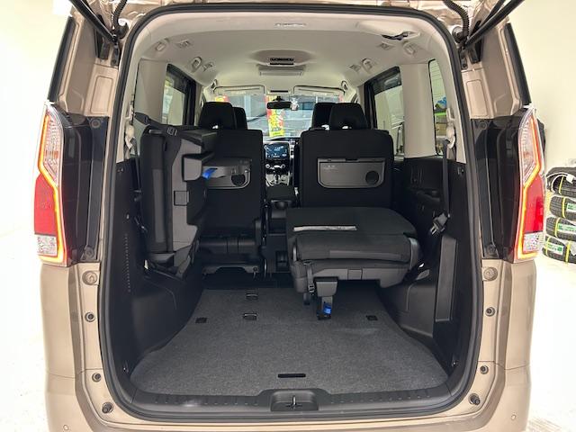 セレナ XV 衝突軽減ブレーキ/レーンキープアシスト/ブラインドスポットモニター/クリアランスソナー/標識認識機能/純正ナビ/アラウンドビューモニター/ETC/前後ドラレコ/純正フリップダウンモニター/両側パワスラ(57枚目)