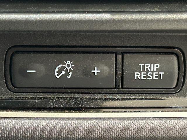 セレナ XV 衝突軽減ブレーキ/レーンキープアシスト/ブラインドスポットモニター/クリアランスソナー/標識認識機能/純正ナビ/アラウンドビューモニター/ETC/前後ドラレコ/純正フリップダウンモニター/両側パワスラ(63枚目)