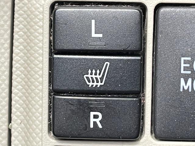 アクア G 純正ナビ/Bluetooth/CD/DVD/フルセグTV/AM/FM/ETC/バックカメラ/シートヒーター/ECOモード/EVモード/革巻きステアリング/ステアリングスイッチ/オートライト(10枚目)