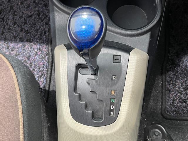 アクア G 純正ナビ/Bluetooth/CD/DVD/フルセグTV/AM/FM/ETC/バックカメラ/シートヒーター/ECOモード/EVモード/革巻きステアリング/ステアリングスイッチ/オートライト(29枚目)