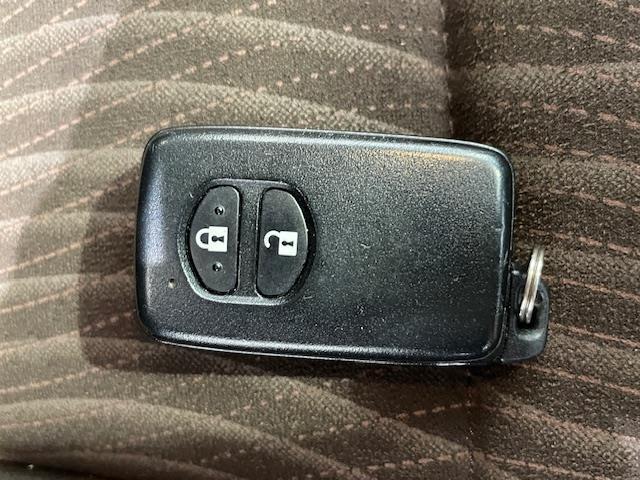 アクア G 純正ナビ/Bluetooth/CD/DVD/フルセグTV/AM/FM/ETC/バックカメラ/シートヒーター/ECOモード/EVモード/革巻きステアリング/ステアリングスイッチ/オートライト(33枚目)