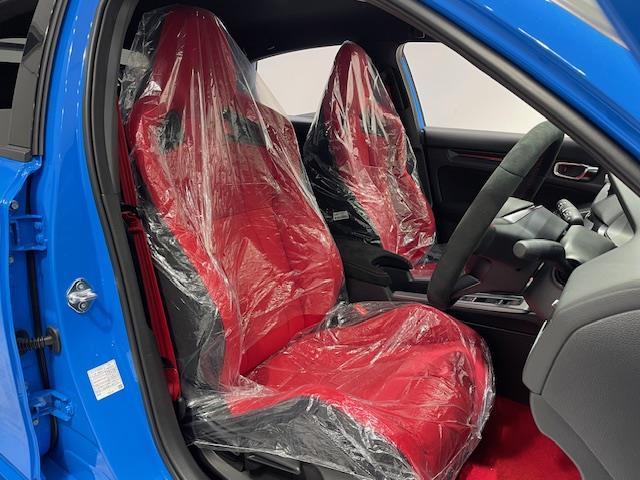 シビック タイプR ホンダセンシング/ホンダセLogR/ホンダコネクトディスプレイ/ブレンボキャリパー/10.2インチデジタルグラフィックメーター/フルセグ/Bluetooth/ETC/カープレイ/レーダークルーズ(14枚目)