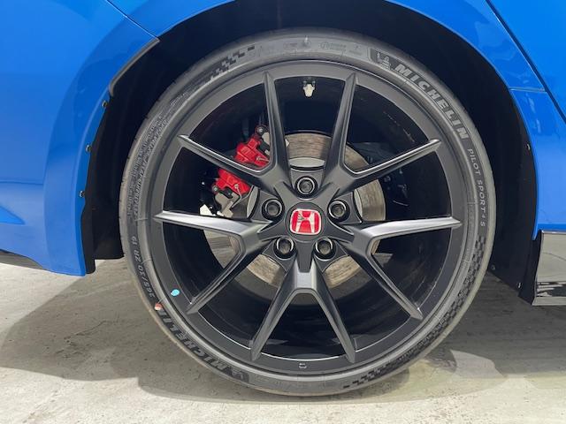シビック タイプR ホンダセンシング/ホンダセLogR/ホンダコネクトディスプレイ/ブレンボキャリパー/10.2インチデジタルグラフィックメーター/フルセグ/Bluetooth/ETC/カープレイ/レーダークルーズ(69枚目)
