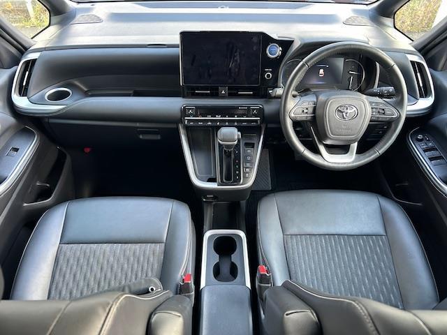 ノア ハイブリッドＳ－Ｚ　ホンダセンシング／ホンダセＬｏｇＲ／ホンダコネクトディスプレイ／ブレンボキャリパー／１０．２インチデジタルグラフィックメーター／フルセグ／Ｂｌｕｅｔｏｏｔｈ／ＥＴＣ／カープレイ／レーダークルーズ（3枚目）