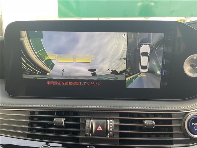 後退時に車両の後ろ側をモニター画面に表示します。車庫入れなどでバックする際に後方確認ができて便利です。車庫入れが苦手な人もこれで安心です♪