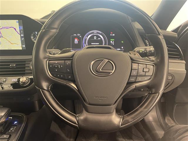 【ステアリング】ステアリングはとても綺麗です。パワーステアリングですので、軽いハンドリングです。