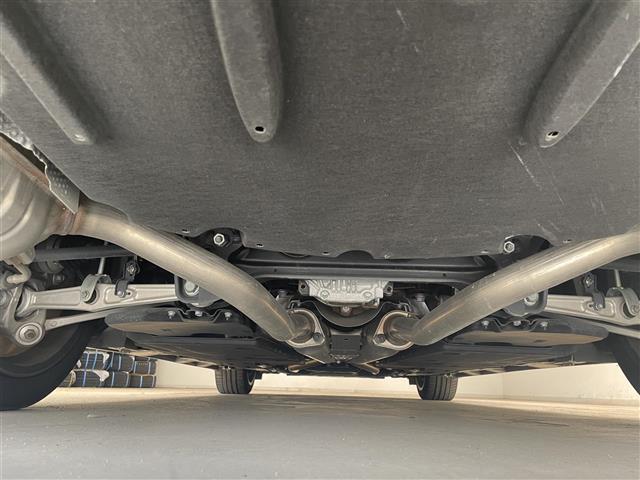 下回りの錆等汚れを確認できます。経年劣化もありますが綺麗な状態を保っています。