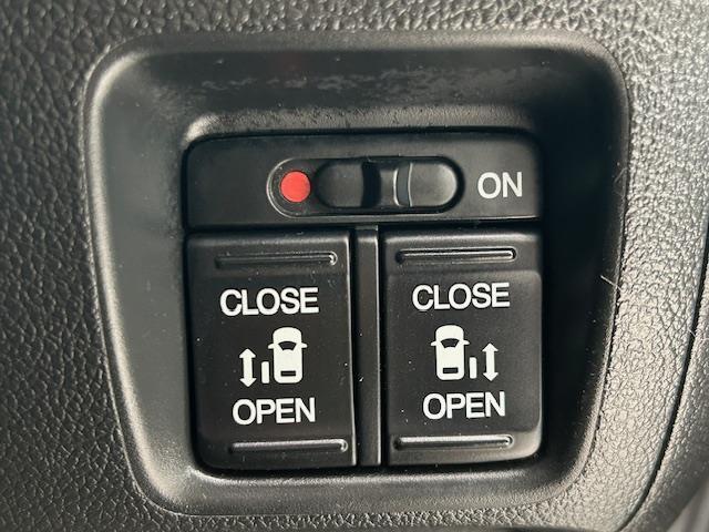 N-BOX G ターボSSパッケージ ターボ/シティブレーキアクティブシステム/クルーズコントロール/純正ナビ/ETC/ドライブレコーダー/パドルシフト/シートヒータ/チップアップシート/LEDヘッドライト/オートライト/純正フロアマット(7枚目)