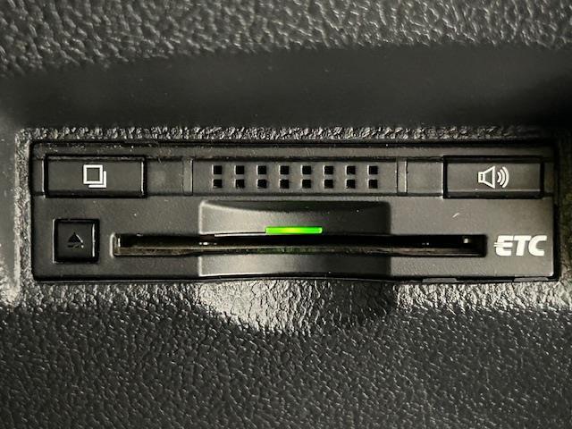 プリウス Ａツーリングセレクション　トヨタセーフティーセンス／ＢＳＭ／衝突軽減支援システム／レーダークルーズ／ＨＵＤ／レーンディパーチャーアラート／レーンキープアシスト／クリアランスソナー／モデリスタエアロ／純正９型ナビ（5枚目）