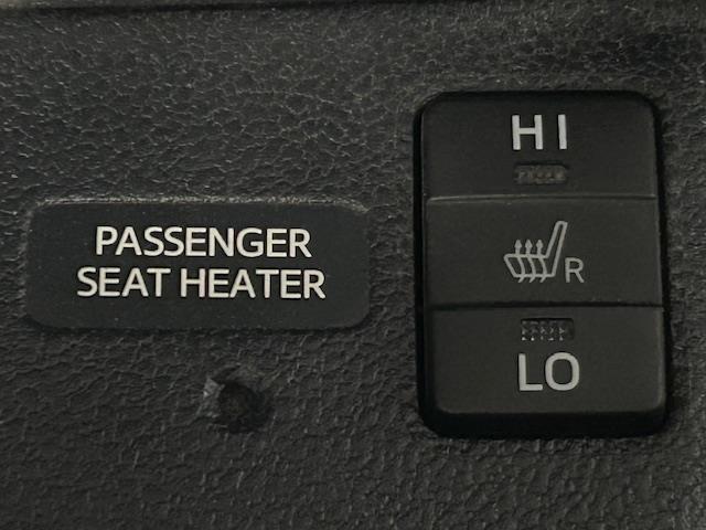 プリウス Ａツーリングセレクション　トヨタセーフティーセンス／ＢＳＭ／衝突軽減支援システム／レーダークルーズ／ＨＵＤ／レーンディパーチャーアラート／レーンキープアシスト／クリアランスソナー／モデリスタエアロ／純正９型ナビ（6枚目）